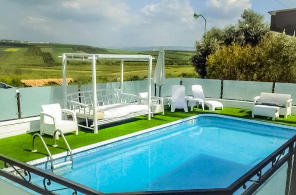 חדרי אירוח הינומה